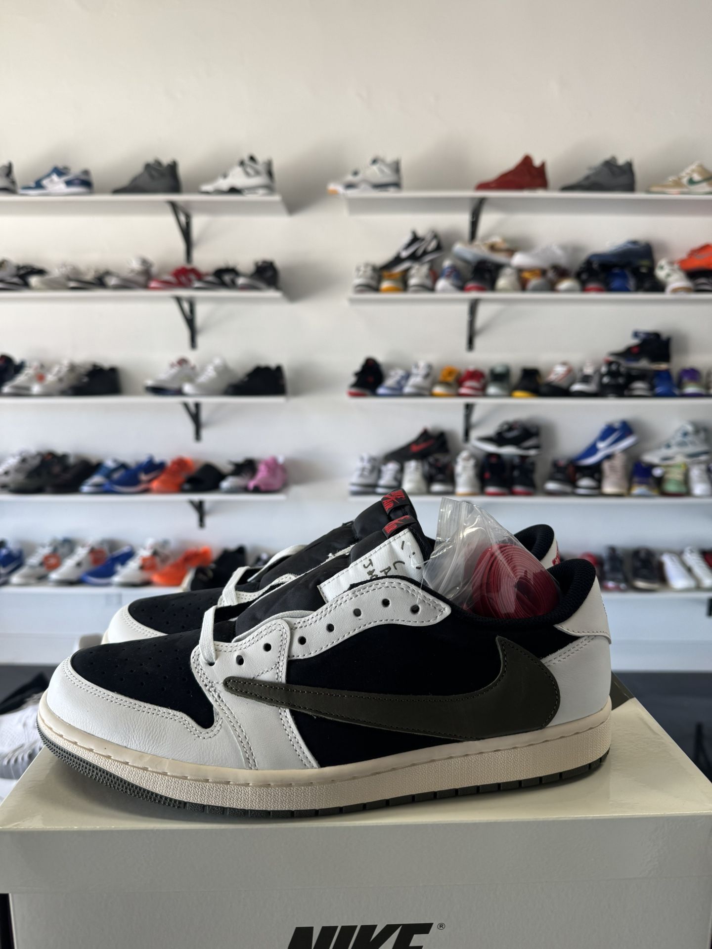 Jordan 1 Low Travis Olive