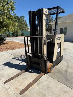 Crown 30RCTT Electric Stand-uUp Forklift – 3,000 LB Capacity