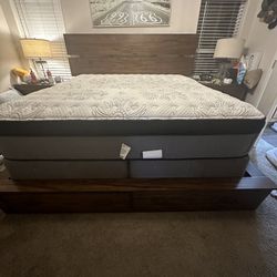 King Bed and Box Spring 