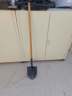 Round point shovel
