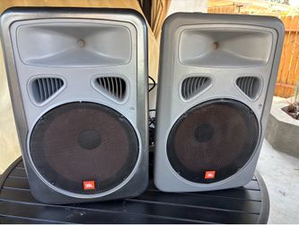 2 jbl ions powered speakers 15”