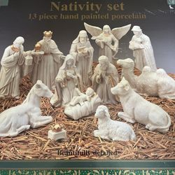 It’s A Beautiful nativity  set hand Painted Porcelain set of 13 but it’s 12 the small piece is missing