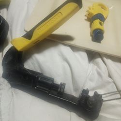 Heavy-Duty Multi-Connector Compression Crimper
VDV211-063