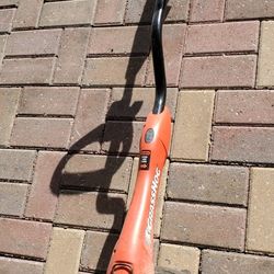 14 inch Black & Decker grasshold weed wacker. works like it should. with 100 ft cord