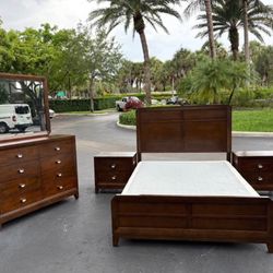 Beautiful Bedroom Set Queen Size Solid Wood Dark Brown Color Like New