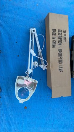 Clamp on magnifying lamp