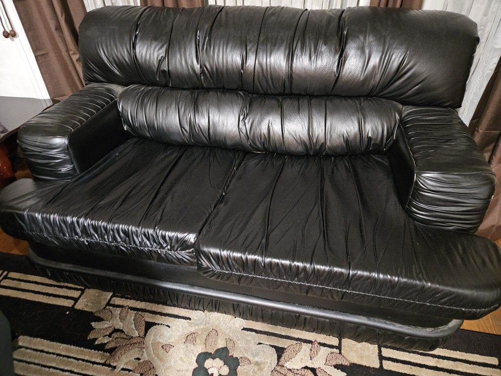 Like New Black Loveseat Sofa Couch. Firm Cushion Seats, No Sagging. 