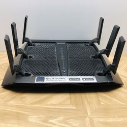 NETGEAR Nighthawk X6 AC3200 Tri-Band WiFi Router (R8000)