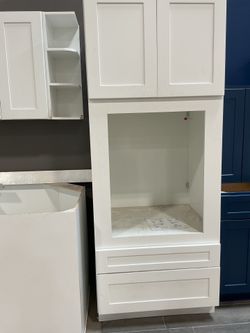 Kitchen cabinets white