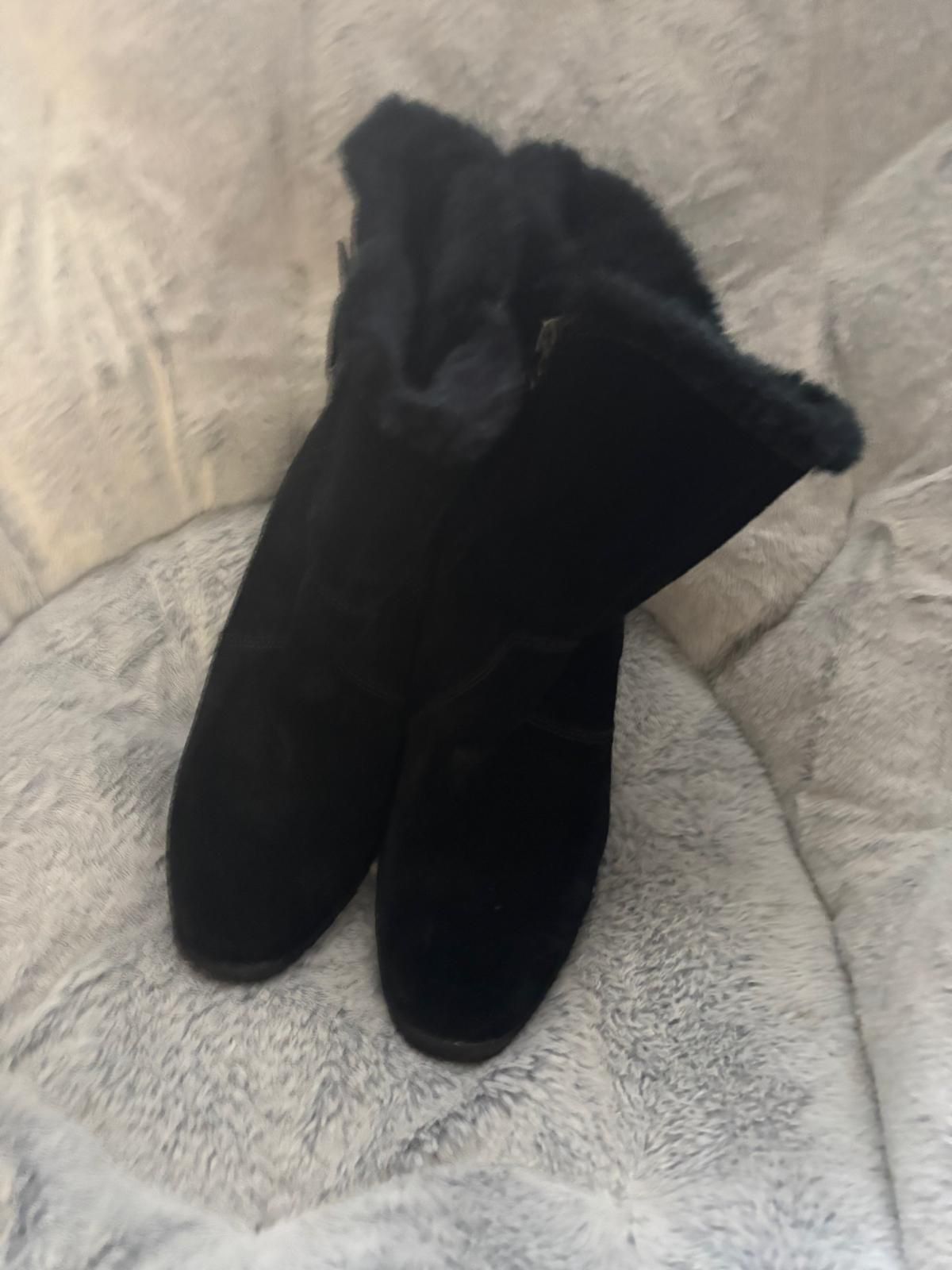 New Brilliant Boots Women's Sz 11W Black Suede Waterproof Rubber Heel