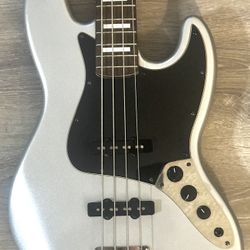 Bass guitar Squier 4-string