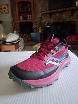 (Size 10.5) Like New, Women's Saucony Wmns Peregrine 13 'Berry Mineral'