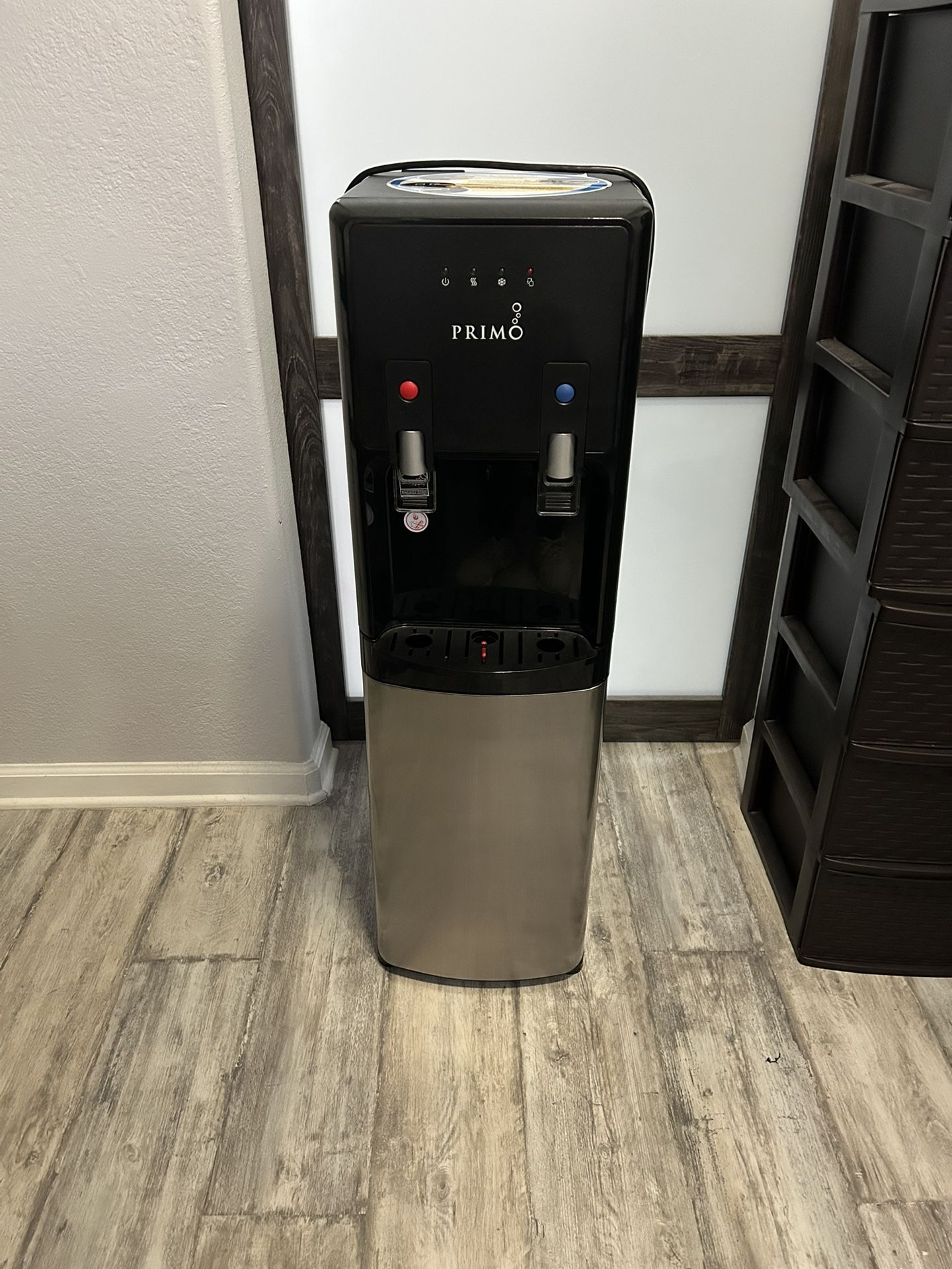 hot and cold water dispenser