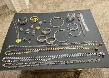 Lot of woman’s custom jewelry selling all together no individual purchase details in photos pickup Gaithersburg md20877