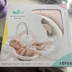 Baby Bath Plush Lotus 