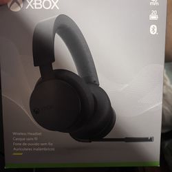 Xbox Wireless Stereo Headset - Xbox One/Series X|S/PC: Hybrid Connectivity, Foam Ear Cushions
