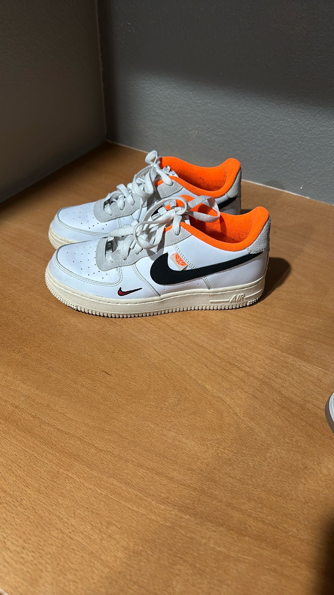 Youth Nikes 4.5y $25
