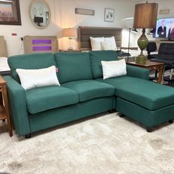 Modern Sectional Sofa with Reversible Chaise – Excellent Condition