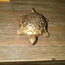 Vintage brass turtle trinket box. Ring box. Artistic brass turtle. Boudoir, vanity

