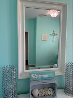 White hanging mirror