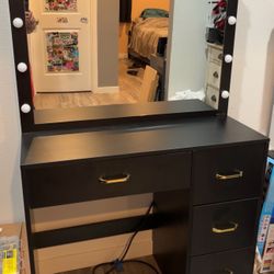 Black Vanity With Good Trim And Outlet