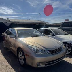 2005 Lexus ES 330 4dr Sedan Price $3,950 Mileage 220,827
