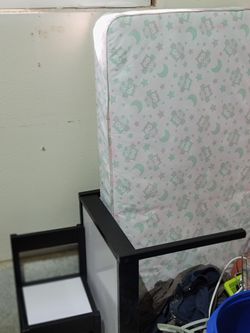 Toddler Bed&Table w/chairs