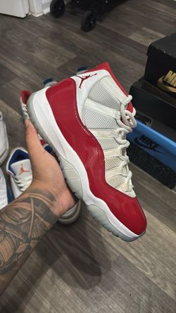 Cherry 11s Sz 10 no box need a minor wipe read description