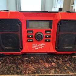 Milwaukee M18 18V Heavy-Duty Jobsite Radio - 2890-20 W/ Bluetooth Adapter