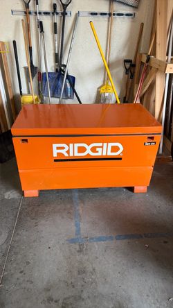 Jobsite storage container