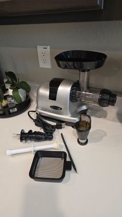 Omega J8006HDS masticating juicer
