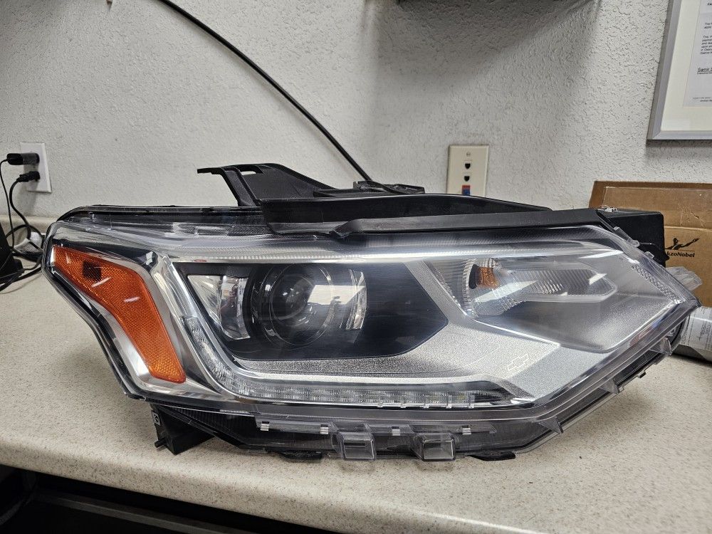 Right Head Lamp Fits 18-21 Traverse