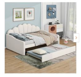 White Velvet Tufted Daybed with Trundle