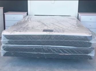Set full size mattress and box spring