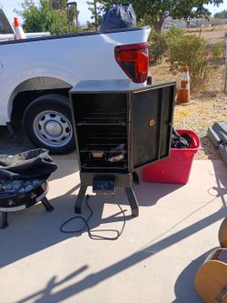 Electric smoker