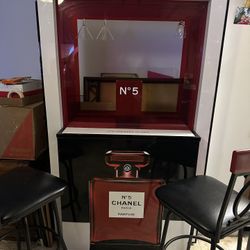Chanel Bar With 2 Stools 