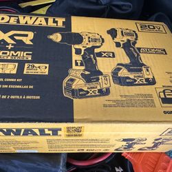 MUST GO!!20V MAX XR Hammer Drill and ATOMIC Impact Driver 2 Tool Cordless Combo Kit & Batterie $160