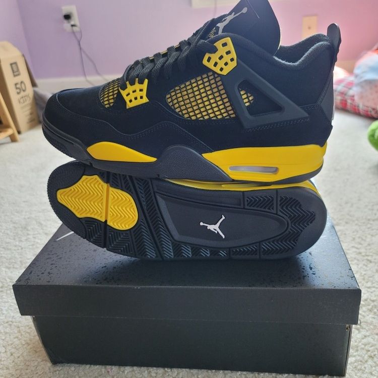 DS Nike Air Jordan 4 Thunder Sz10 2023 for Sale in Chesapeake VA OfferUp