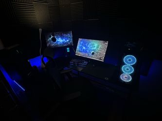 Gaming pc with 2 monitors, apex keyboard and superlight mouse