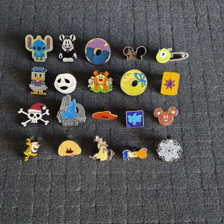 20 Disney trading pins lot set.Tradeable at all disney parks.