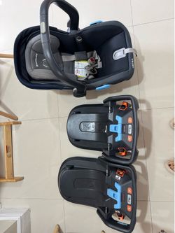 UPPAbaby car seat with 2 bases