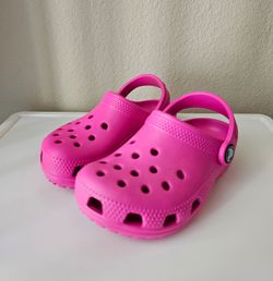 Crocs Classic Clogs in Hot Pink size C9