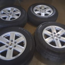 17"Rines y Llantas Ford F 150 Semi Nuevos 