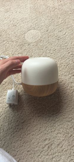 Small essential oil diffuser