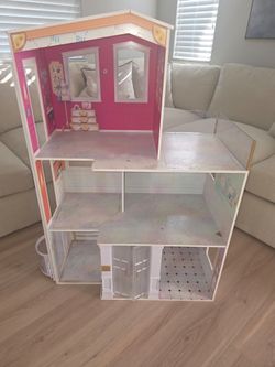 Rainbow High doll house
