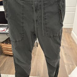 James Perse men’s drawstring cargo pants / utility joggers.