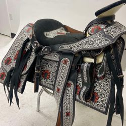 Montura charra bordada con cantinas Cuadradas