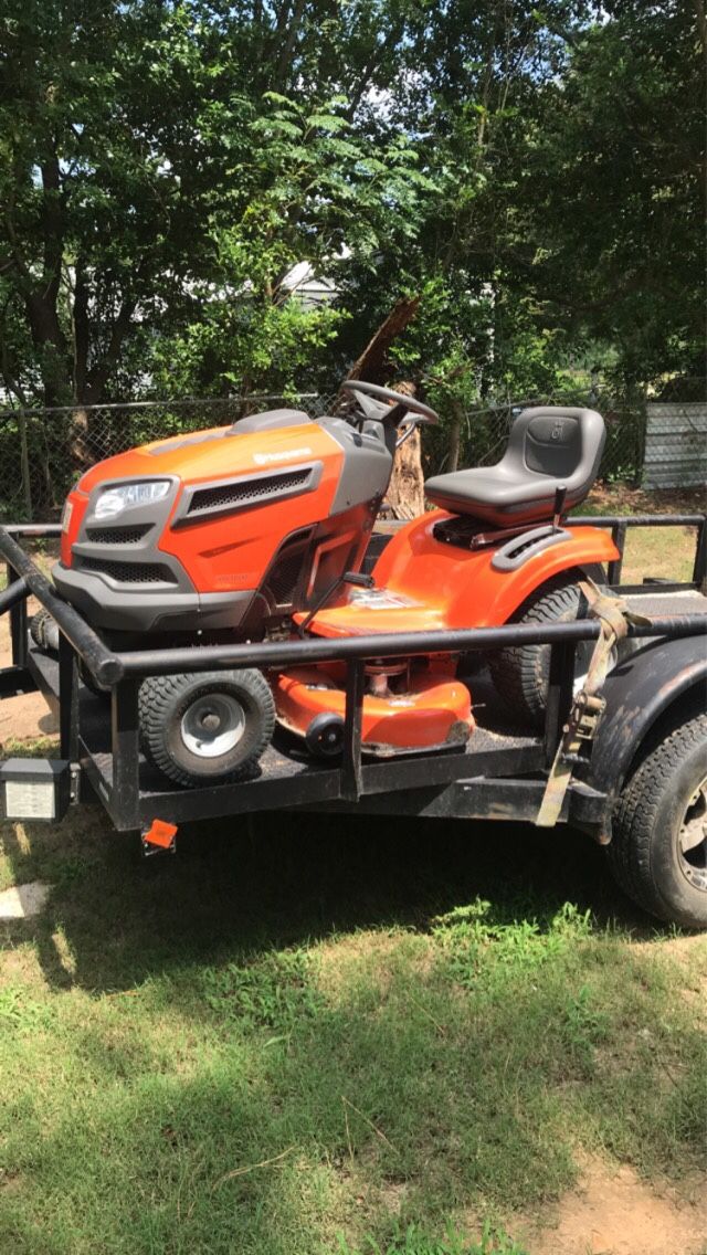 Huscavana riding lawn mower