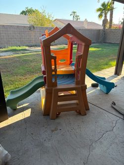 Kids play slide