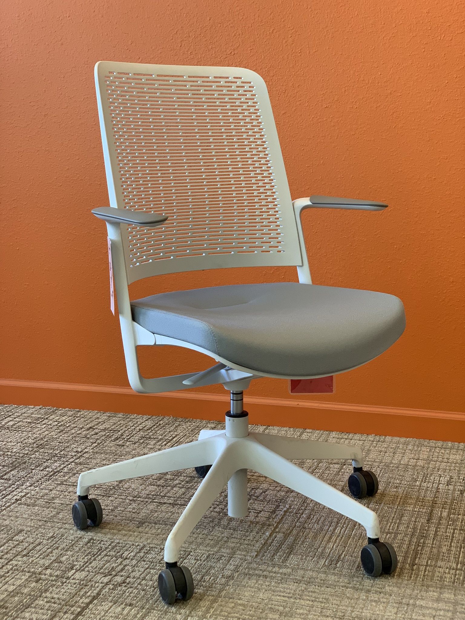 Nowy Styl Office Swivel Chair (New)